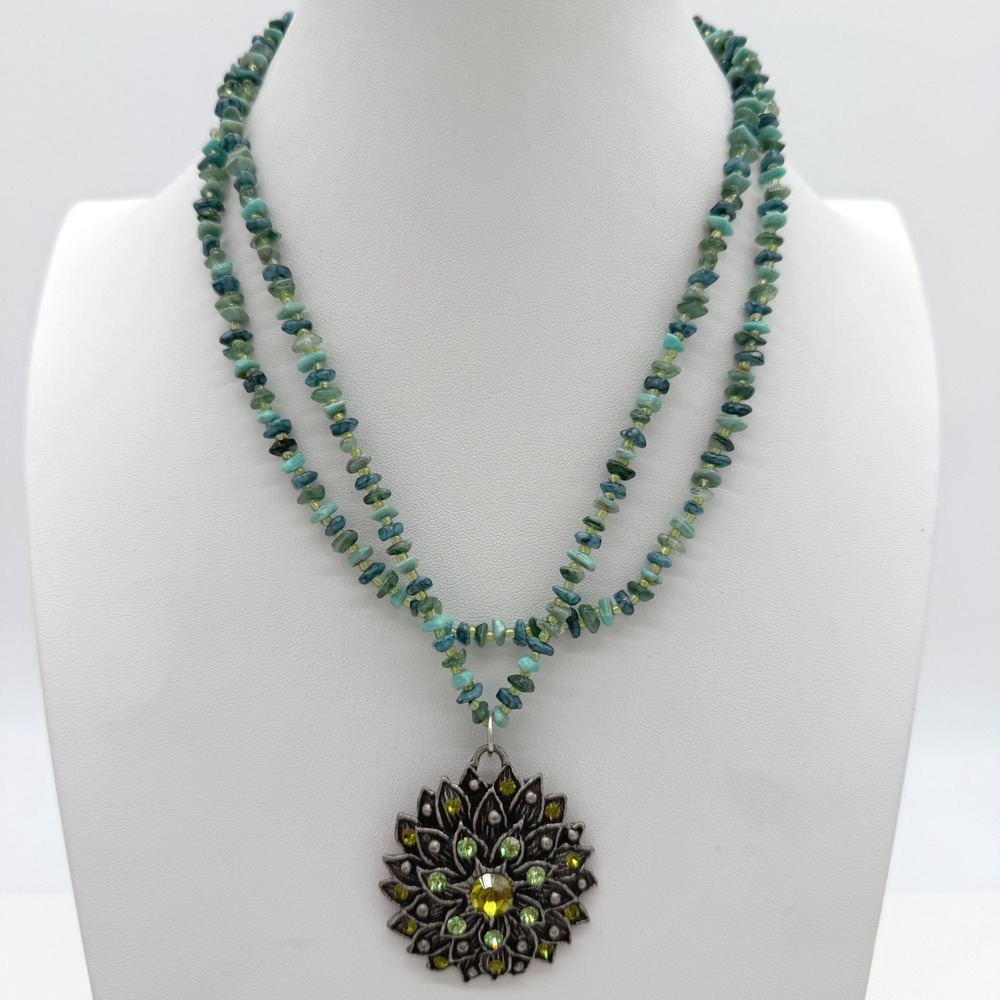 Green Stone Chip Necklace w Rhinestone Floral Pendant Silver Tone Boho